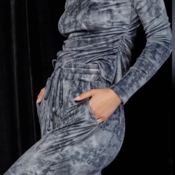 NWT Red Haute Off the Shoulder Top - Picture 4 of 10